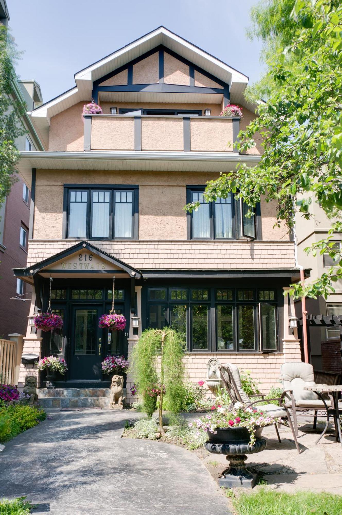 Calgary Westways Guest House エクステリア 写真