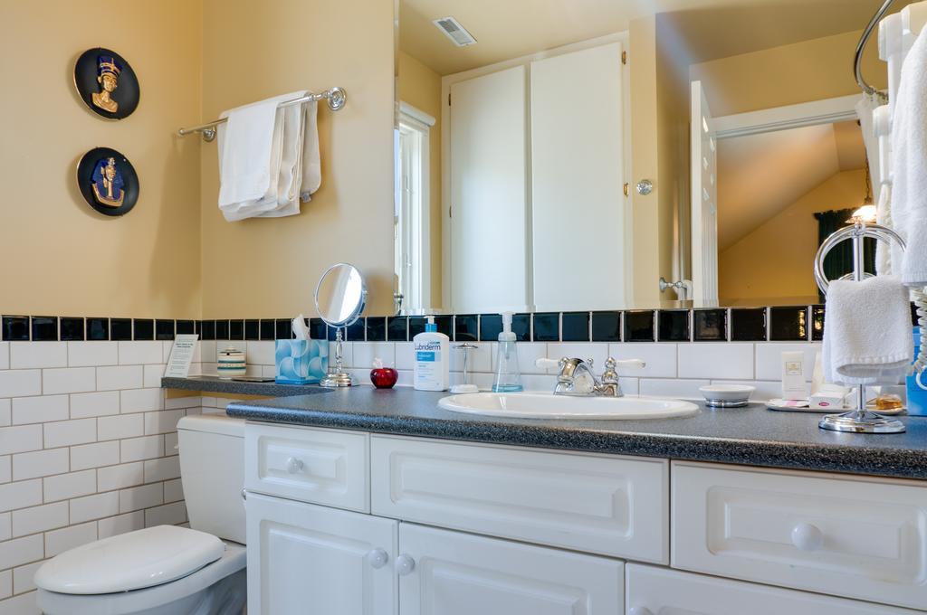 Calgary Westways Guest House エクステリア 写真