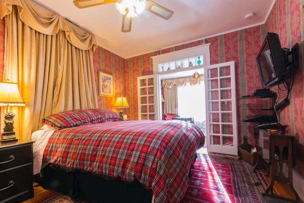 Calgary Westways Guest House エクステリア 写真