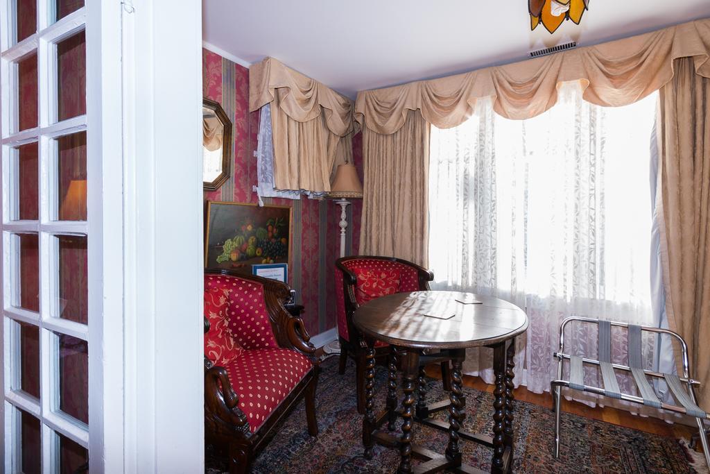 Calgary Westways Guest House エクステリア 写真