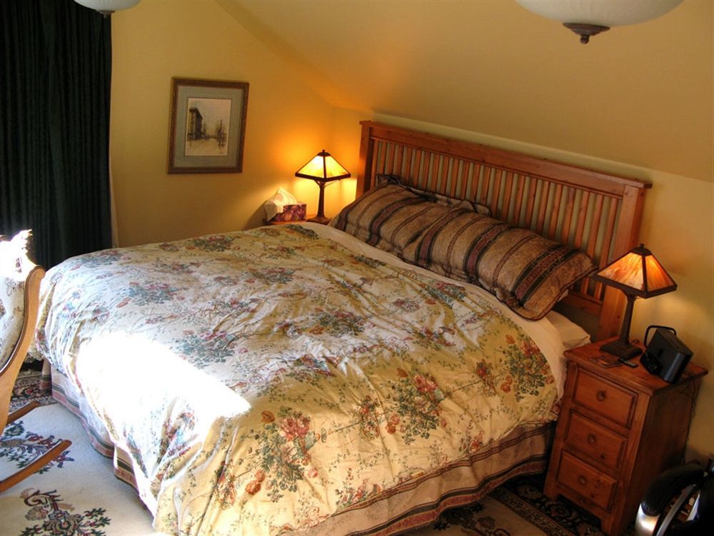 Calgary Westways Guest House エクステリア 写真
