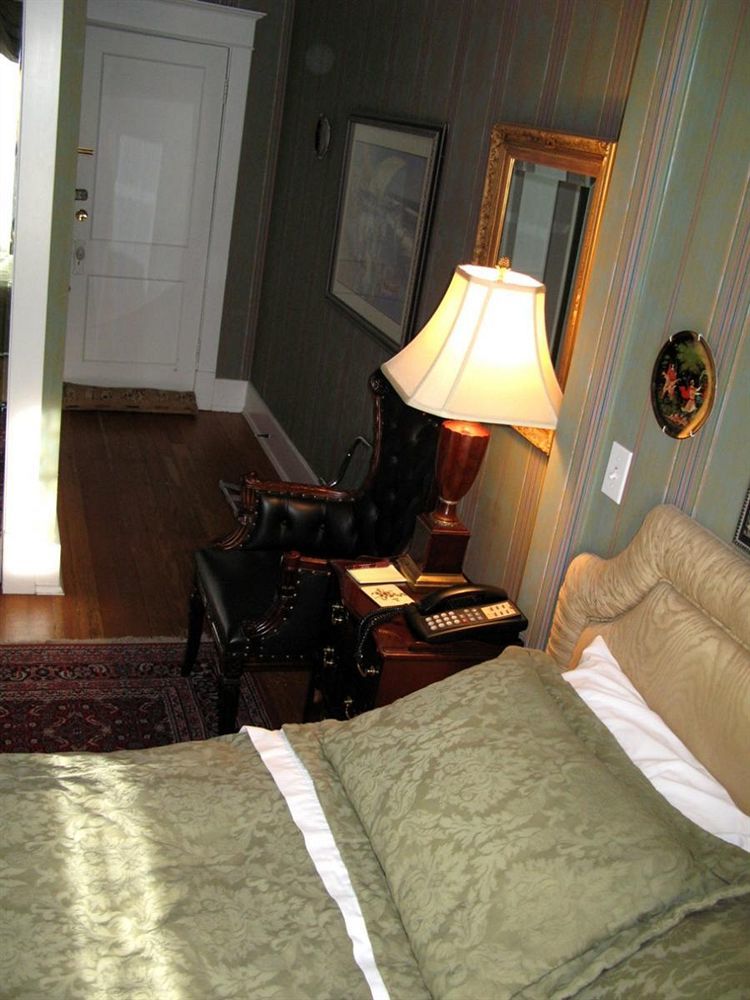 Calgary Westways Guest House エクステリア 写真