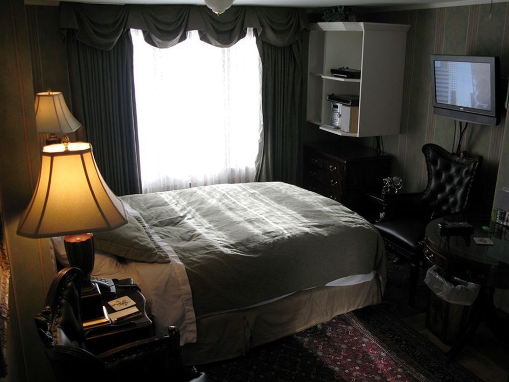 Calgary Westways Guest House エクステリア 写真