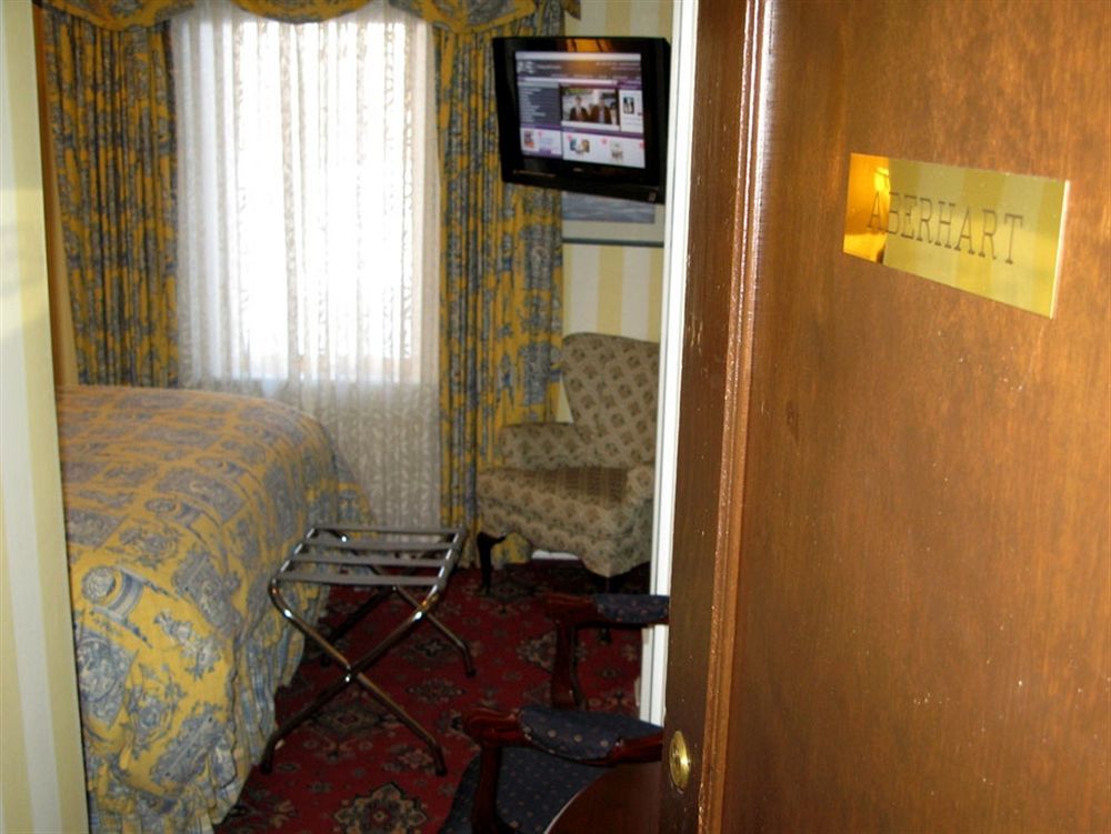 Calgary Westways Guest House エクステリア 写真
