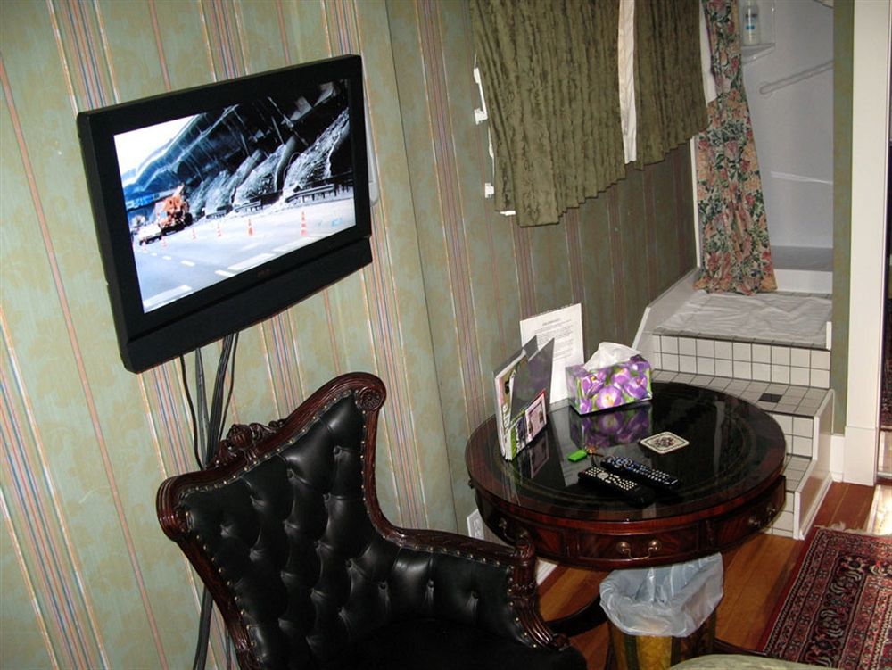 Calgary Westways Guest House エクステリア 写真