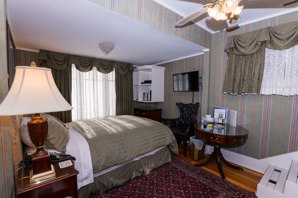 Calgary Westways Guest House エクステリア 写真