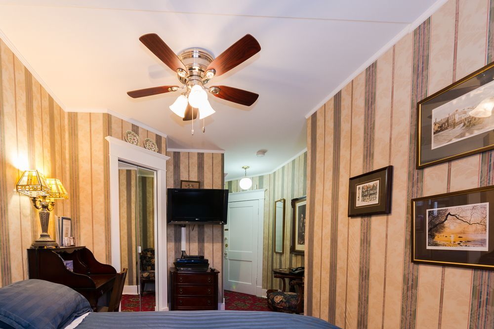 Calgary Westways Guest House エクステリア 写真