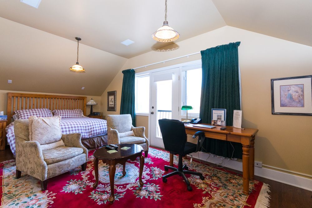 Calgary Westways Guest House エクステリア 写真